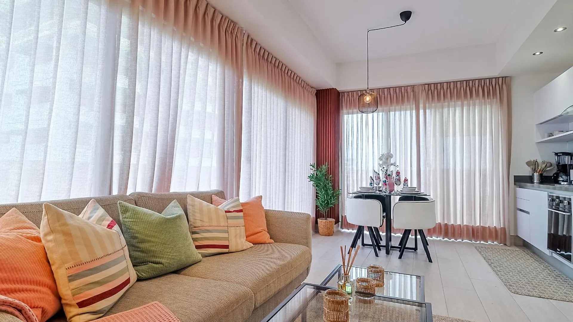Chic Centric 1Br Apt, King Bed Los Prados شقة
